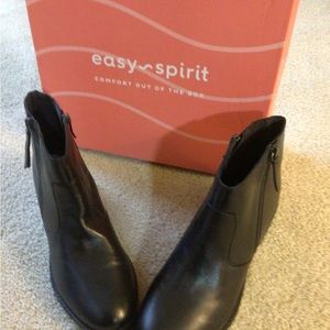 Easy Spirit NWOT Lacy Ankle Boot Size 10